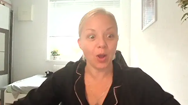 Linsy Kim online show from 10-16-25, 07:31