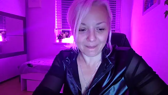 Linsy Kim online show from 10-28-25, 07:38