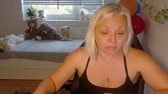 Linsy Kim online show from 12-17-25, 02:45