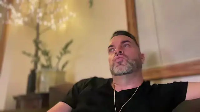 Snapshot of Ty_lerDavid chatting on 03-07-26, 07:38 Ty lerDavid online show from 03-07-26, 07:38