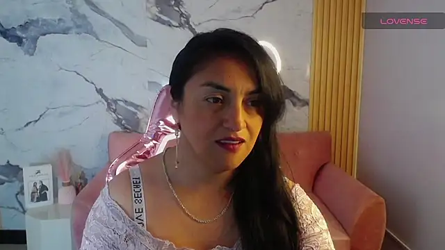 Snapshot of tamara_ch1 chatting on 09-28-25, 12:10 tamara ch1 online show from 09-28-25, 12:10