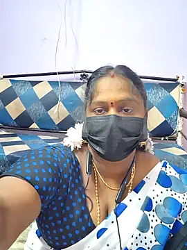 Snapshot of bakyasree143 chatting on 10-21-25, 12:39 bakyasree143 online show from 10-21-25, 12:39