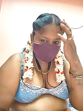 Snapshot of bakyasree143 chatting on 02-18-26, 07:43 bakyasree143 online show from 02-18-26, 07:43