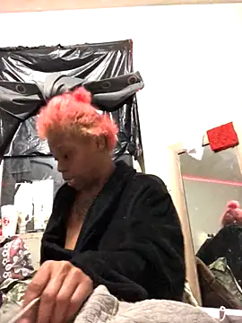 Snapshot of Tishrella6 chatting on 12-21-25, 04:19 Tishrella6 online show from 12-21-25, 04:19