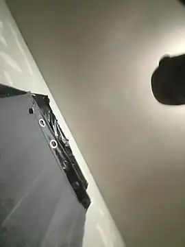 Snapshot of Tishrella6 chatting on 12-22-25, 11:29 Tishrella6 online show from 12-22-25, 11:29