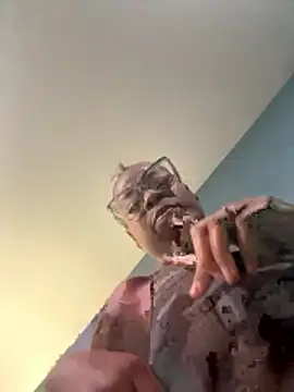 Snapshot of Tishrella6 chatting on 01-07-26, 09:39 Tishrella6 online show from 01-07-26, 09:39