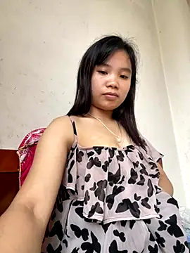 Snapshot of Ngoc-bbi chatting on 10-20-25, 05:30 Ngoc-bbi online show from 10-20-25, 05:30