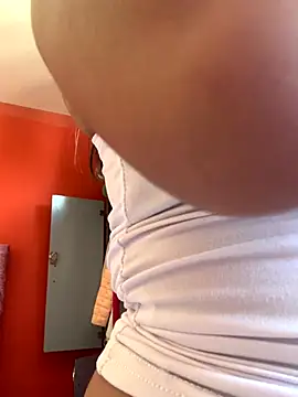 Snapshot of SweetSophie26 chatting on 12-04-25, 04:05 SweetSophie26 online show from 12-04-25, 04:05