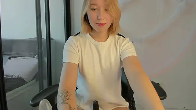 Agatha May online show from 10-27-25, 05:11