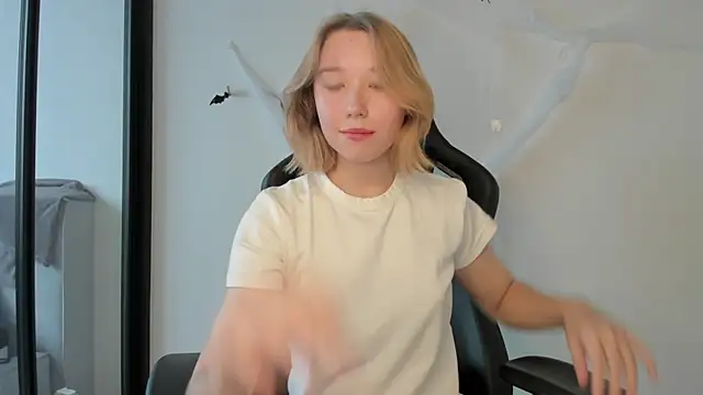 Agatha May online show from 10-29-25, 04:48