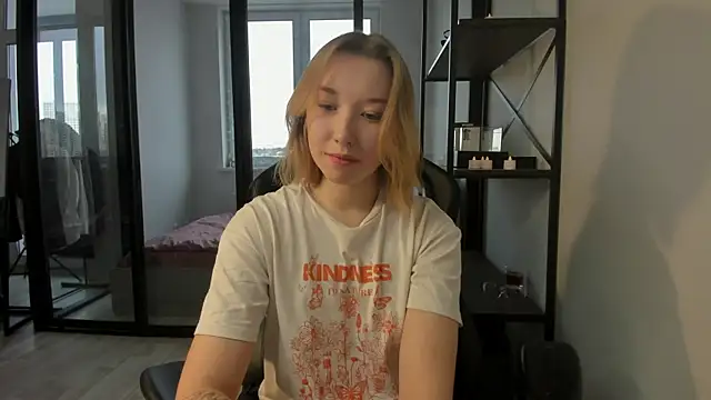 Agatha May online show from 11-13-25, 04:33