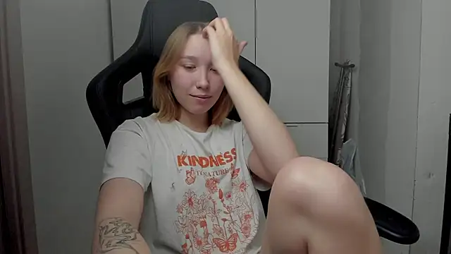 Agatha May online show from 11-26-25, 05:25