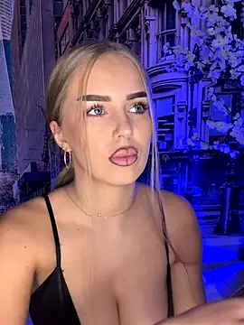 AubrieleRouj1 online show from 12-19-25, 04:47