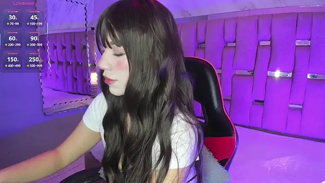 Snapshot of ZharaLux chatting on 11-05-25, 12:49 ZharaLux online show from 11-05-25, 12:49