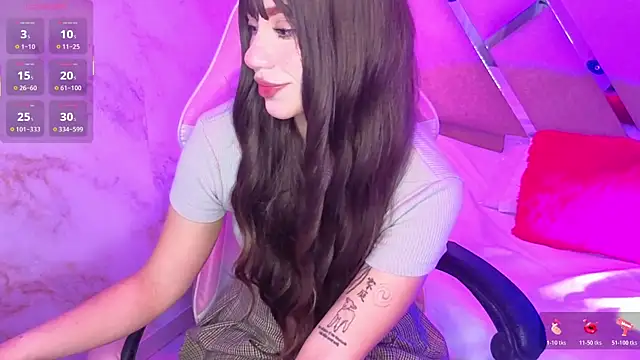 Snapshot of ZharaLux chatting on 11-29-25, 01:14 ZharaLux online show from 11-29-25, 01:14