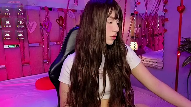 Snapshot of ZharaLux chatting on 02-13-26, 12:56 ZharaLux online show from 02-13-26, 12:56