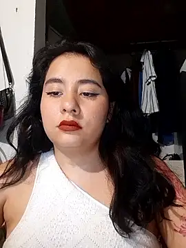 Snapshot of Yuli-27 chatting on 01-10-26, 05:09 Yuli-27 online show from 01-10-26, 05:09