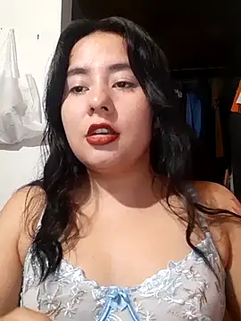 Snapshot of Yuli-27 chatting on 02-06-26, 05:01 Yuli-27 online show from 02-06-26, 05:01