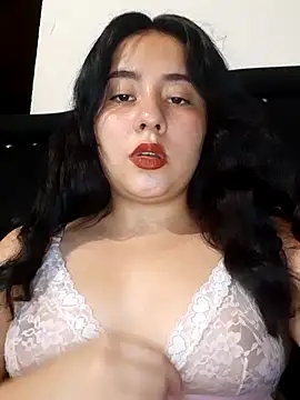 Snapshot of Yuli-27 chatting on 02-12-26, 03:23 Yuli-27 online show from 02-12-26, 03:23