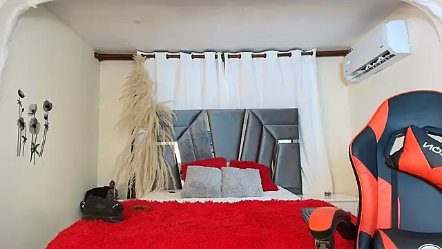 MiniLove 01 online show from 09-09-25, 12:15