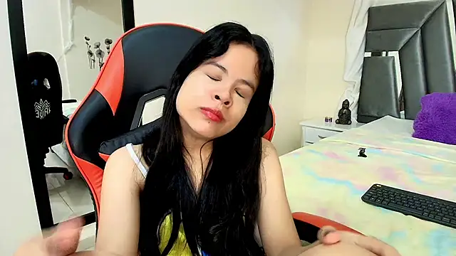 MiniLove 01 online show from 04-17-26, 12:19