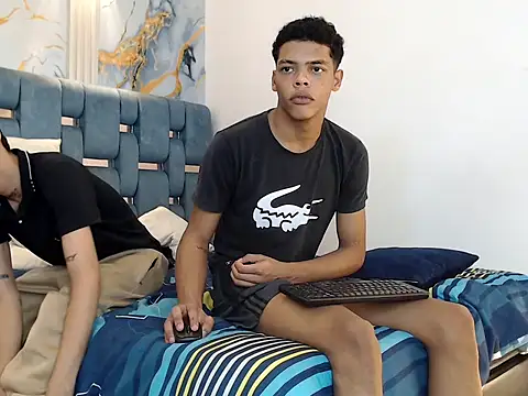 Snapshot of PRETTY_FEM chatting on 12-21-25, 03:24 PRETTY FEM online show from 12-21-25, 03:24