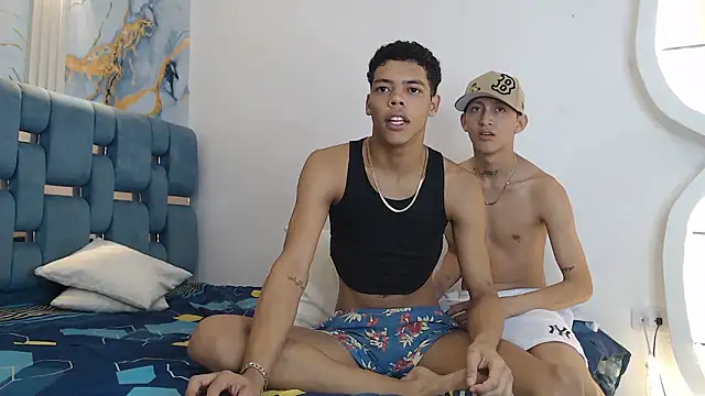 Snapshot of PRETTY_FEM chatting on 01-12-26, 06:46 PRETTY FEM online show from 01-12-26, 06:46