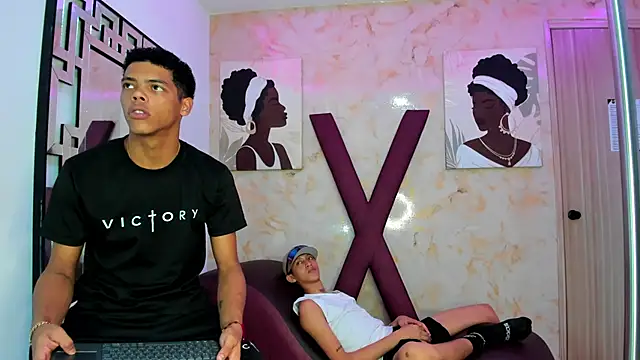 Snapshot of PRETTY_FEM chatting on 02-07-26, 01:31 PRETTY FEM online show from 02-07-26, 01:31