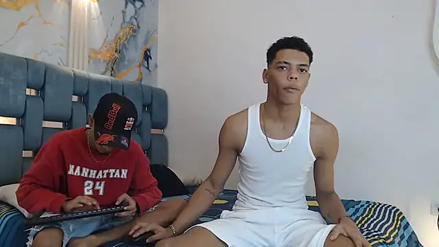 Snapshot of PRETTY_FEM chatting on 02-14-26, 01:46 PRETTY FEM online show from 02-14-26, 01:46