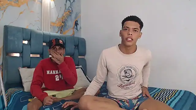 Snapshot of PRETTY_FEM chatting on 02-15-26, 01:46 PRETTY FEM online show from 02-15-26, 01:46