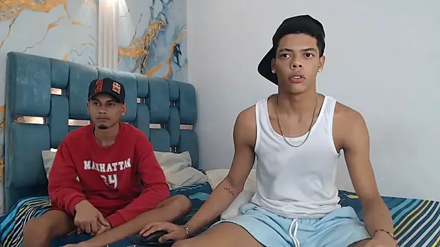 Snapshot of PRETTY_FEM chatting on 02-25-26, 01:37 PRETTY FEM online show from 02-25-26, 01:37