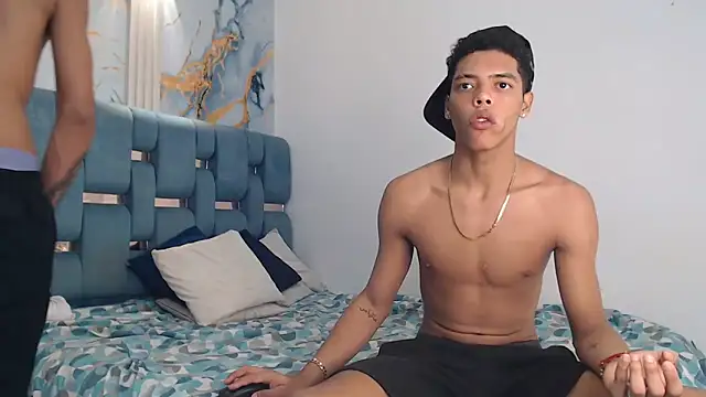 Snapshot of PRETTY_FEM chatting on 03-04-26, 01:44 PRETTY FEM online show from 03-04-26, 01:44