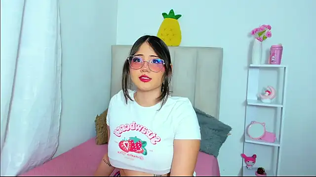 Snapshot of ImSofia222_ chatting on 11-21-25, 07:18 ImSofia222 online show from 11-21-25, 07:18