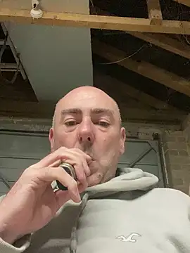 Snapshot of Richmcgee chatting on 02-25-26, 08:29 Richmcgee online show from 02-25-26, 08:29