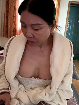 xiiuuff18 online show from 11-20-25, 01:50