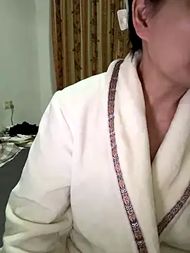 xiiuuff18 online show from 11-24-25, 11:32