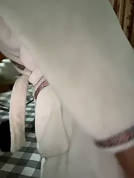 xiiuuff18 online show from 04-01-26, 01:41