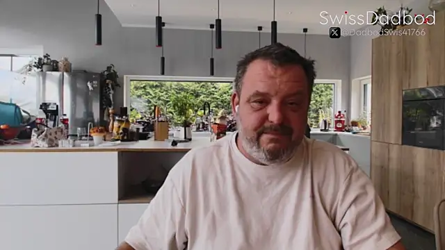 Snapshot of SwissDadbod chatting on 09-25-25, 01:59 SwissDadbod online show from 09-25-25, 01:59