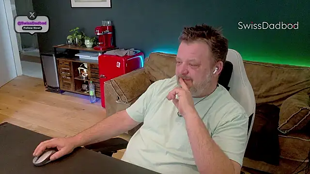 Snapshot of SwissDadbod chatting on 03-12-26, 11:49 SwissDadbod online show from 03-12-26, 11:49