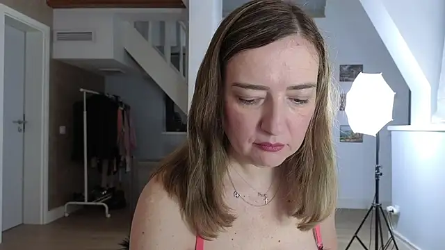 Snapshot of Blue_Angel_Sweet chatting on 12-17-25, 04:18 Blue Angel Sweet online show from 12-17-25, 04:18