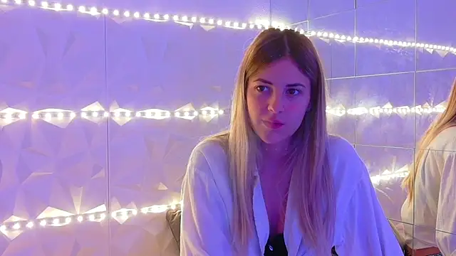 Snapshot of Aishha_ chatting on 09-19-25, 05:20 Aishha online show from 09-19-25, 05:20