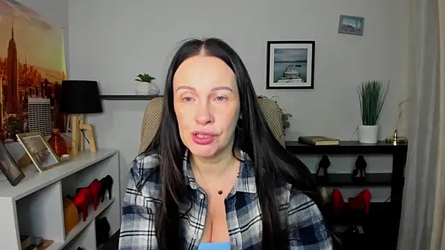 Snapshot of Velvet_Jasmine chatting on 12-18-25, 06:30 Velvet Jasmine online show from 12-18-25, 06:30