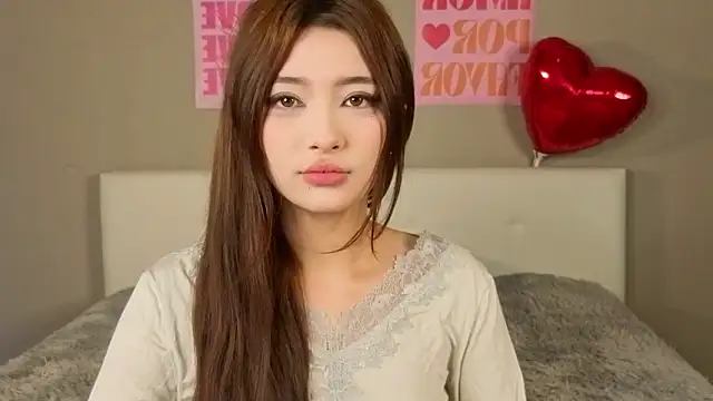 Snapshot of LaurelLeier chatting on 02-19-26, 07:48 LaurelLeier online show from 02-19-26, 07:48