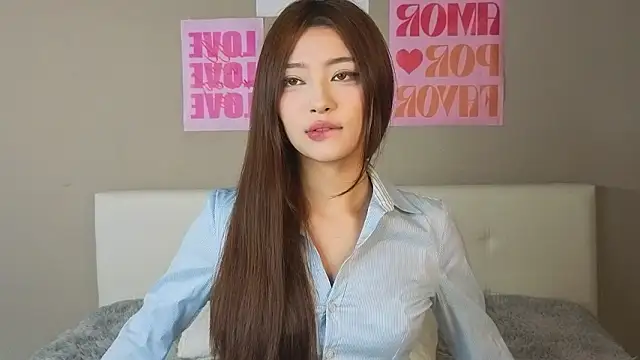 Snapshot of LaurelLeier chatting on 02-22-26, 09:08 LaurelLeier online show from 02-22-26, 09:08