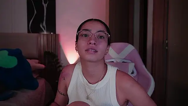 Snapshot of EmystarX chatting on 04-30-26, 03:57 EmystarX online show from 04-30-26, 03:57