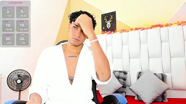 Snapshot of Adan_Oriol chatting on 11-27-25, 03:41 Adan Oriol online show from 11-27-25, 03:41