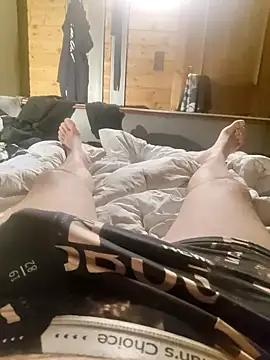 Snapshot of rob21515 chatting on 02-04-26, 03:23 rob21515 online show from 02-04-26, 03:23