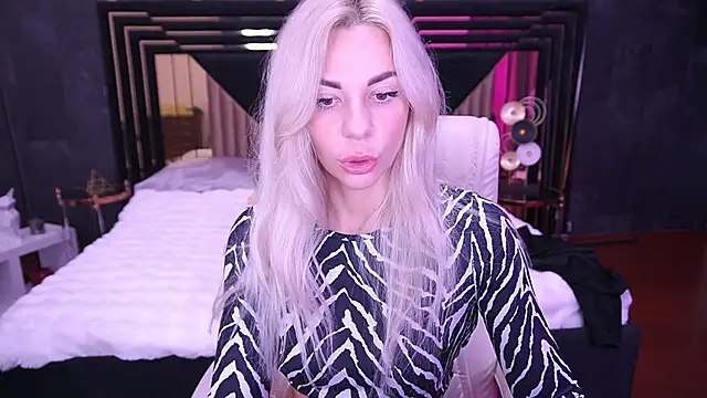 BellaRayyy online show from 11-23-25, 09:03