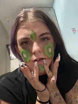 ittybittymeryssa online show from 12-20-25, 11:17