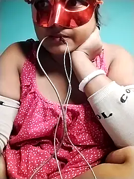 Snapshot of mimi87hoty chatting on 11-15-25, 04:36 mimi87hoty online show from 11-15-25, 04:36